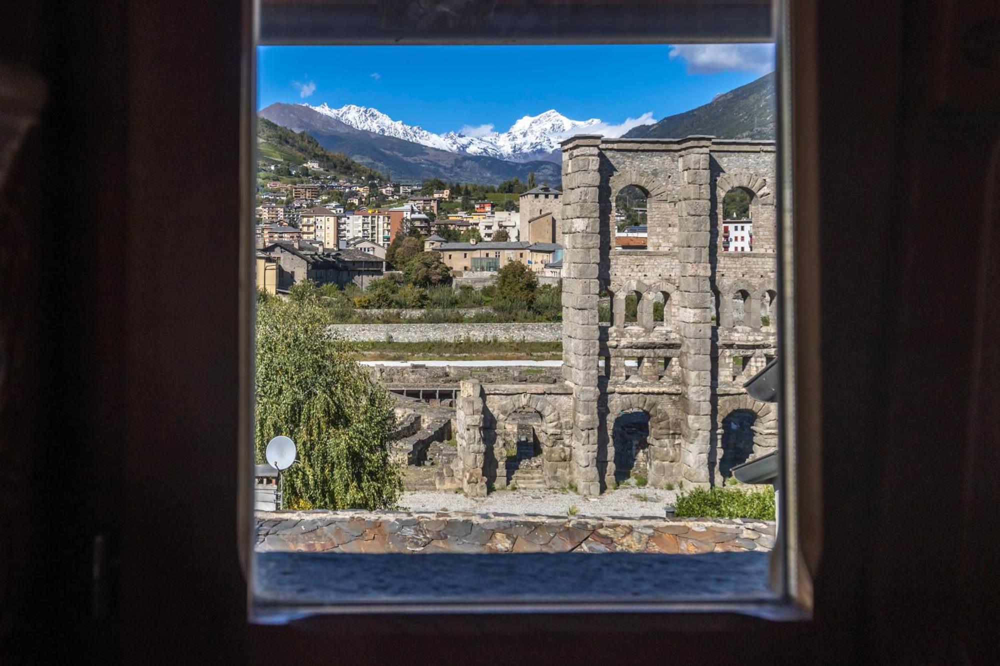 Aosta Con Vista - Appartamento In Centro Exterior foto